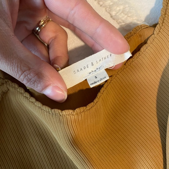 Boutique mustard silky camisole tank top womens S - Picture 2 of 2